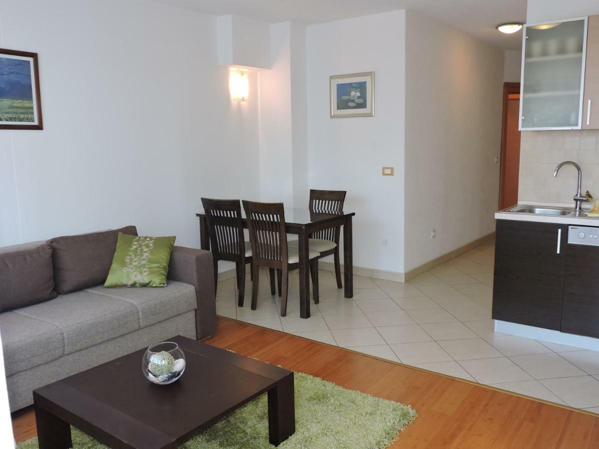 Apartamento App 2+2 Nizic Makarska Exterior foto